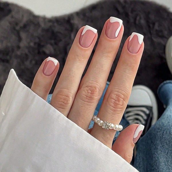 French Nude Color White Wearing Nail, Short Square Irregular Flowing White Edge, Women's Wearable Nail Art, 24 Pieces of Nail Plates
